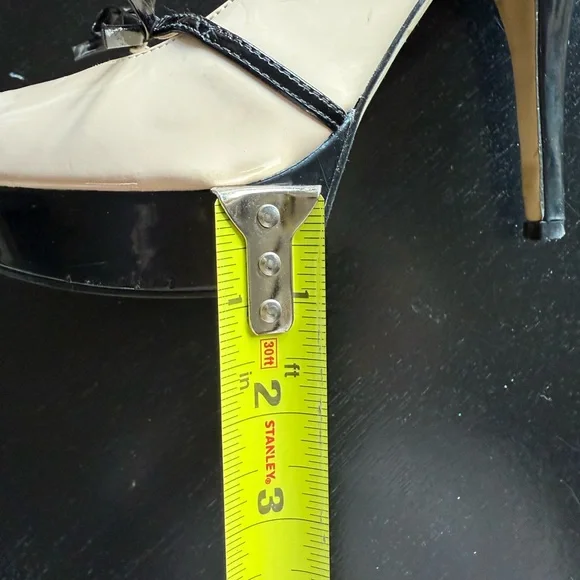 Elegant Cream and Black Peep-Toe Heels - Picture 13 of 13
